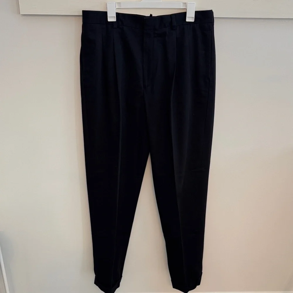 L.L. Bean Men’s Natural Fit Classic Black Chinos Pants Pleated Cuffed Size 36x32